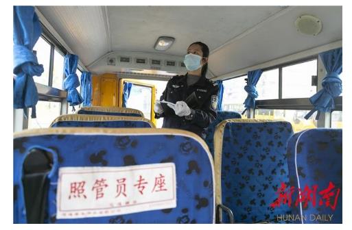 汨羅：校車集中防疫消毒 整裝待發(fā)“護航”上學路