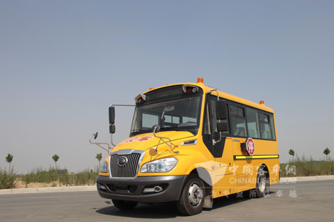 宇通藍(lán)牌校車“小鋼俠”“靈巧”上市